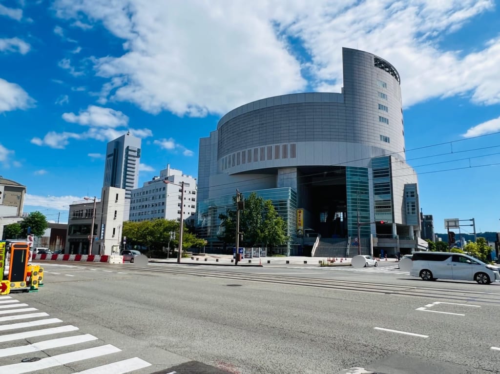「高知文化プラザ かるぽーと」の外観