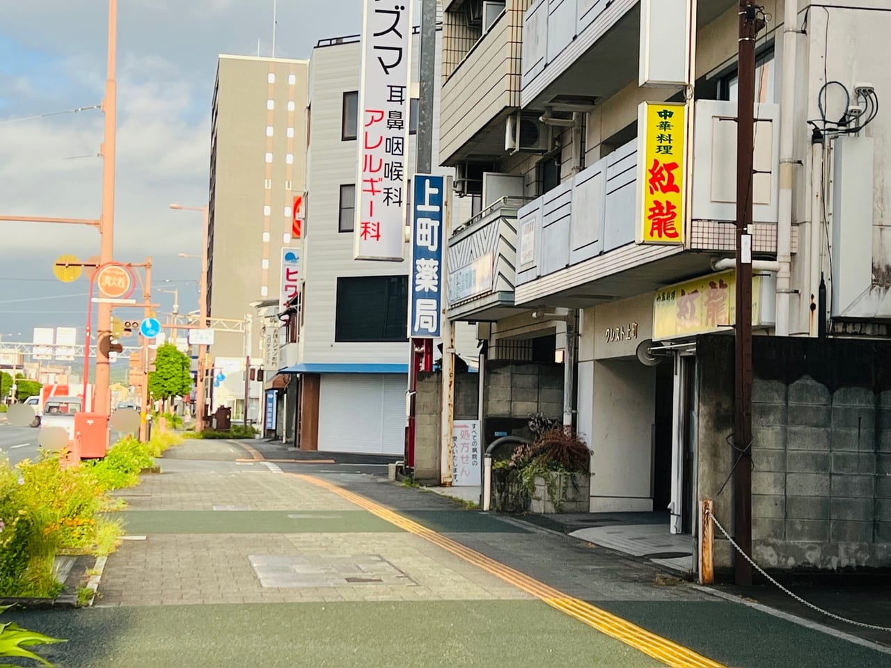 閉店した高知市上町の老舗中華料理店「紅龍」のある通り