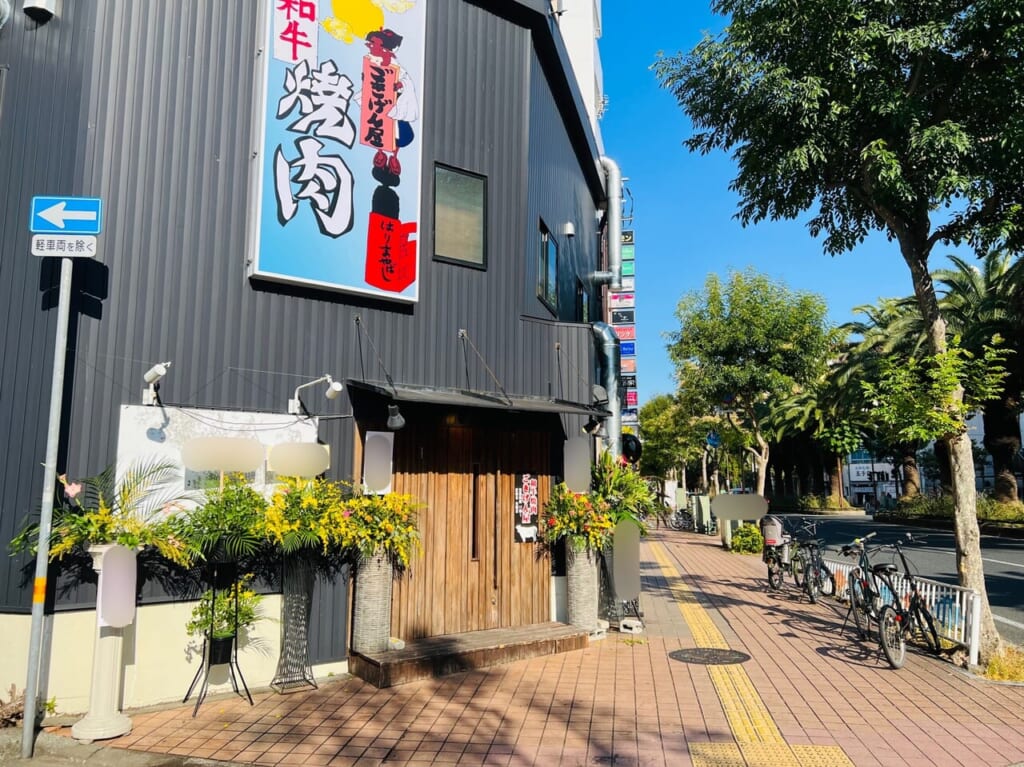 2023年10月23日に追手筋にオープンした「和牛焼肉 ごきげん屋」の外観