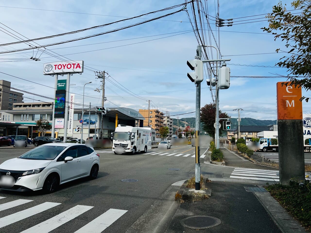 「パティスリーネグリタ 本店」がある高知市北久保の交差点