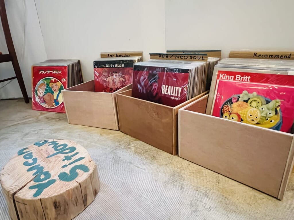 2023年11月3日にオープンした「JELLYROLL Records」の店内
