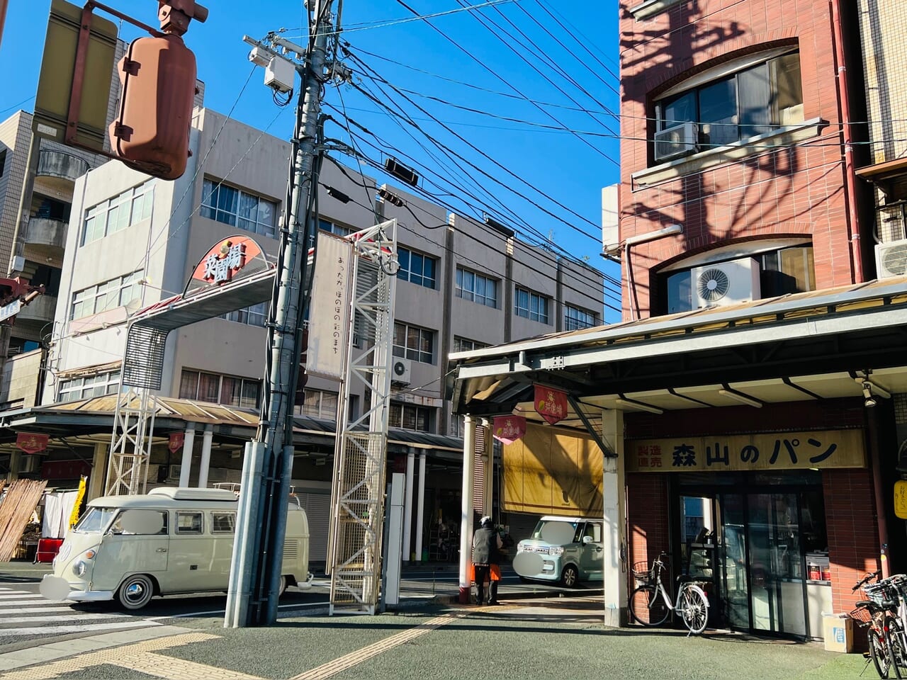 2023年11月30日に閉店する「森山製パン所」がある「菜園場商店街」