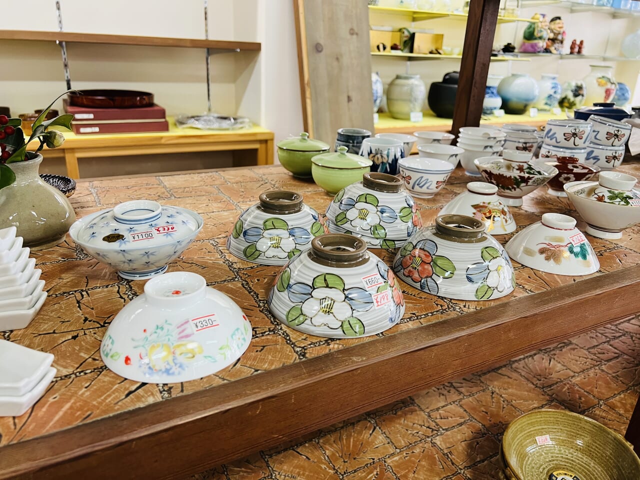 閉店セール中の「小畑陶器店」で取り扱っている陶器