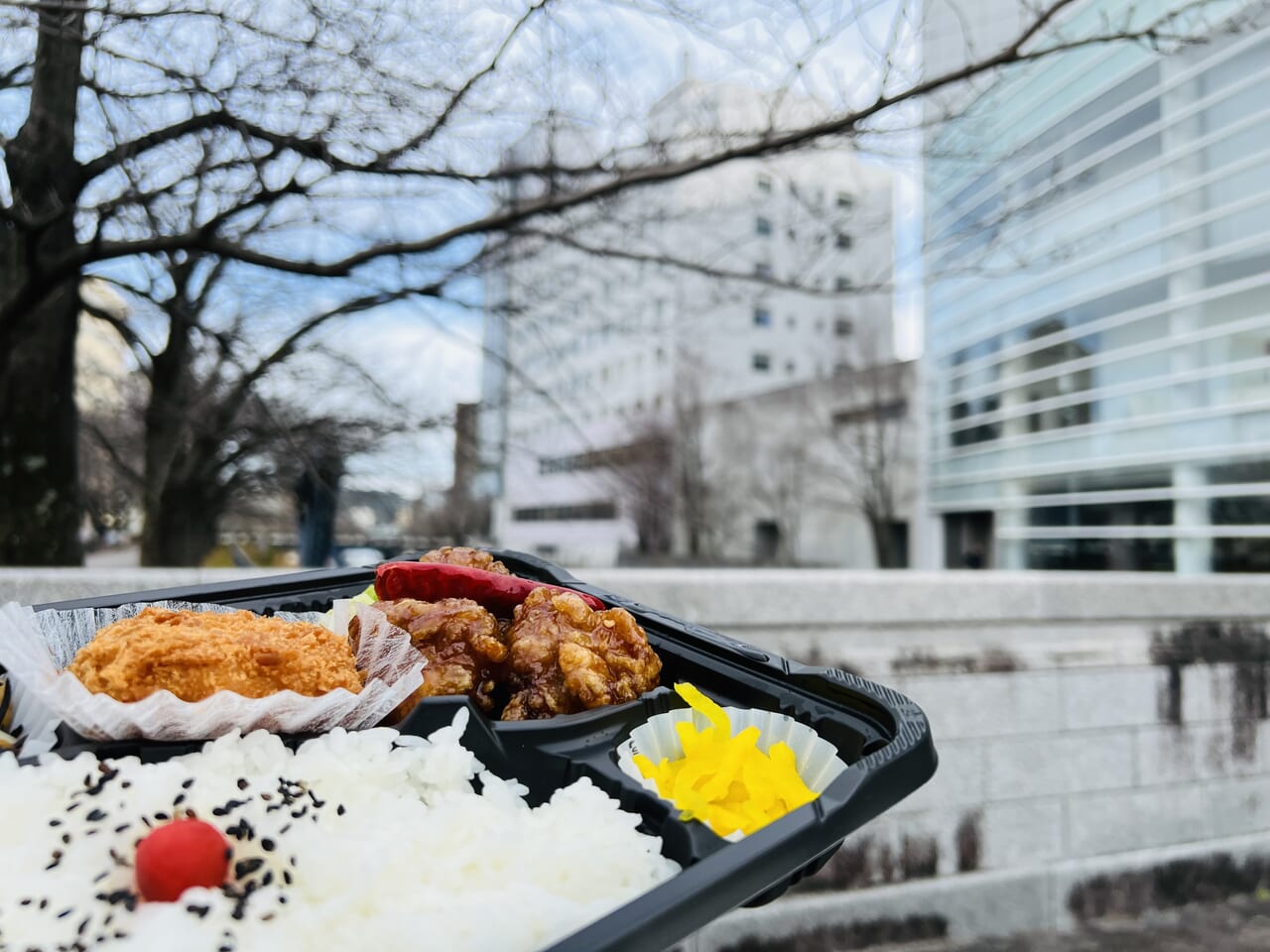 2024年2月5日にオープンした「お弁当 しんちゃん」の「鶏の辛子炒め弁当」