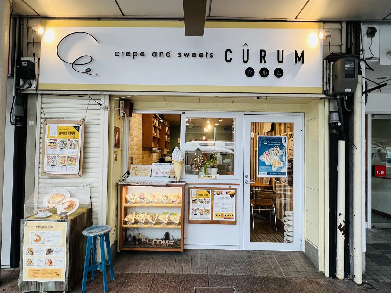 帯屋町にある中ノ橋通りにある「CURUM crepe & sweets」の外観