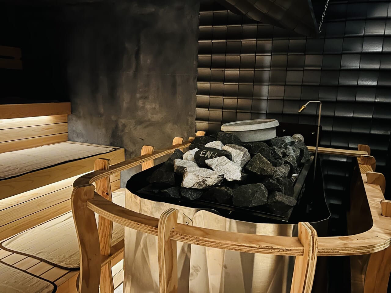 2024年3月31日にぐいランドオープンした「EN＋ sauna ＆ capsule bed」のサウナ