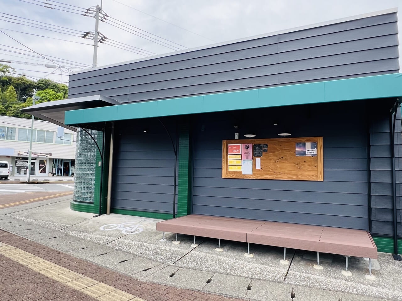 2024年4月13日に「永野酒店」がリニューアルした「Coffee Base eytaku（エイタク）」の外観