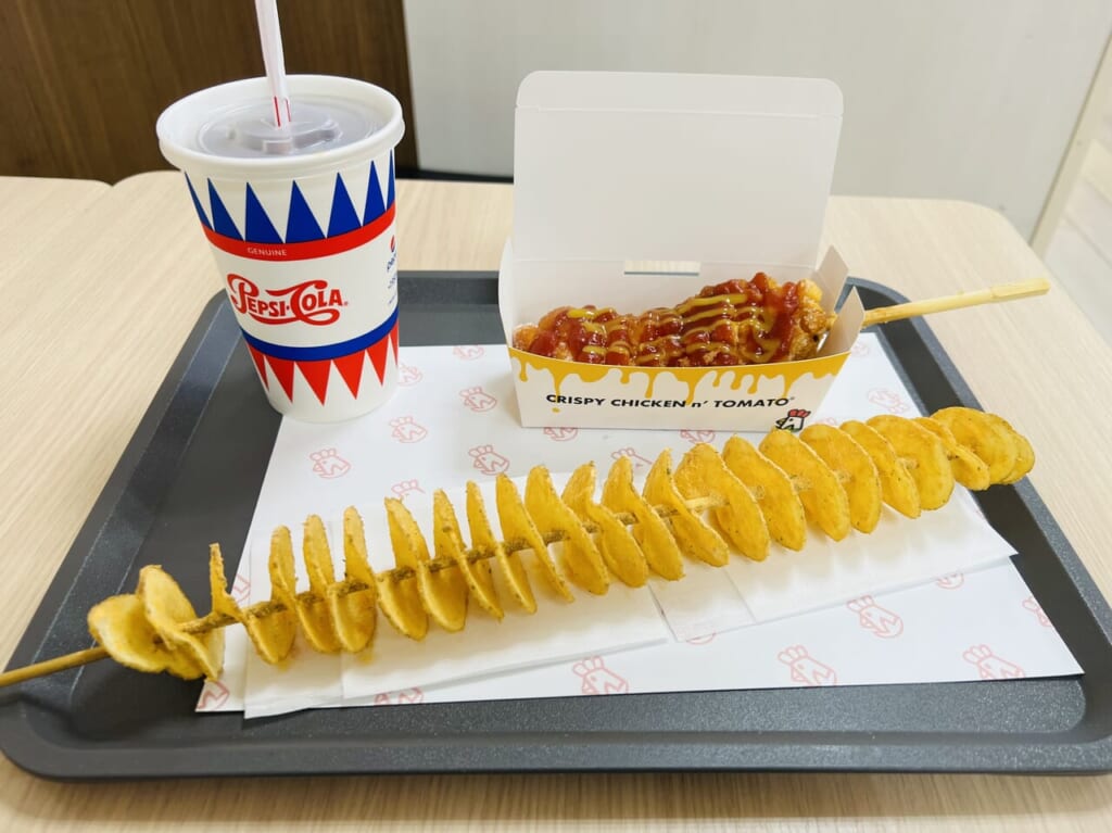 2024年3月25日にメニューをリニューアルした「クリスピーチキンアンドトマト フジグラン高知店」の料理