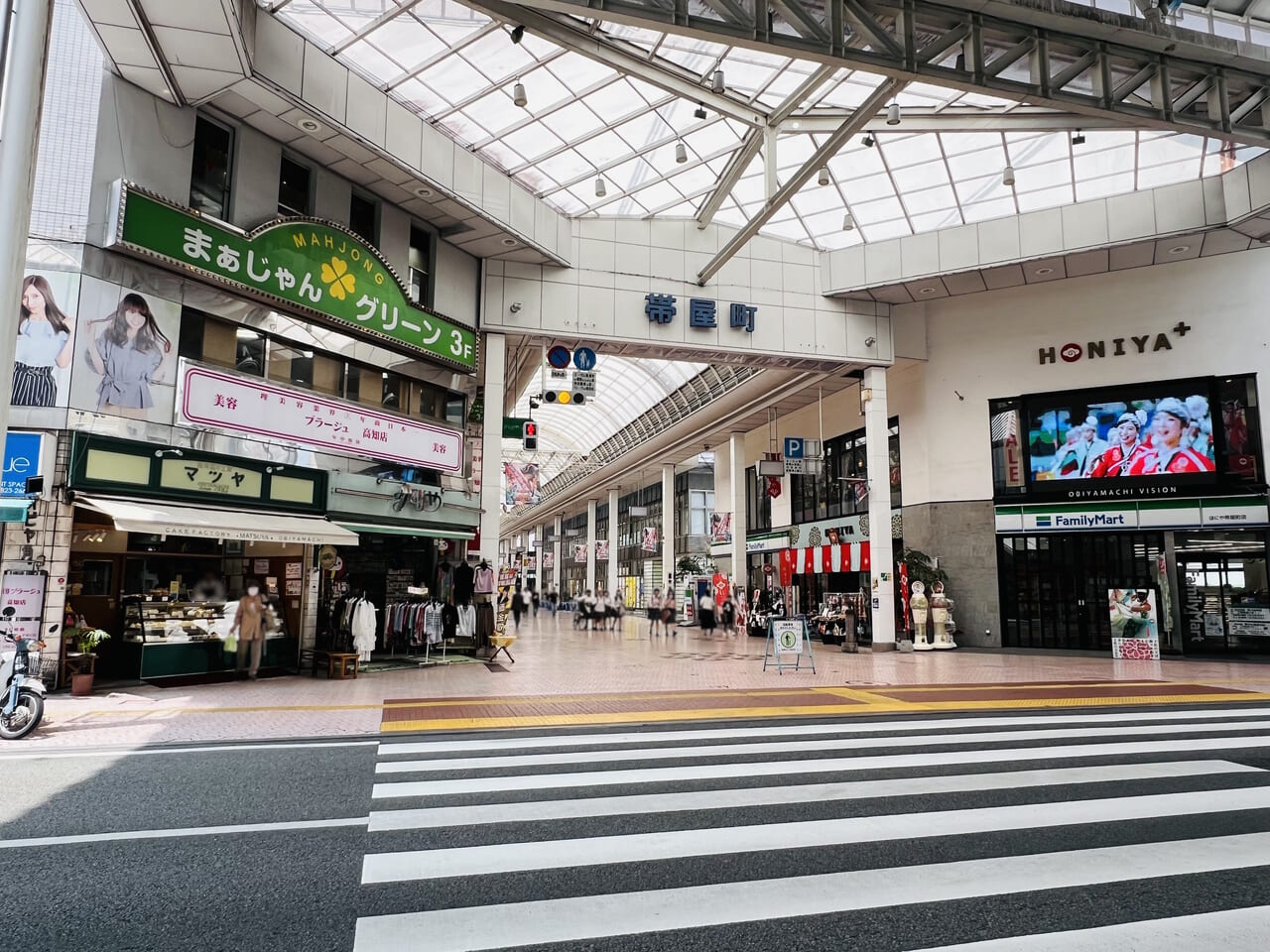 2024年8月31日に移転のため閉店する帯屋町商店街の「みどりや服飾」の周辺の様子