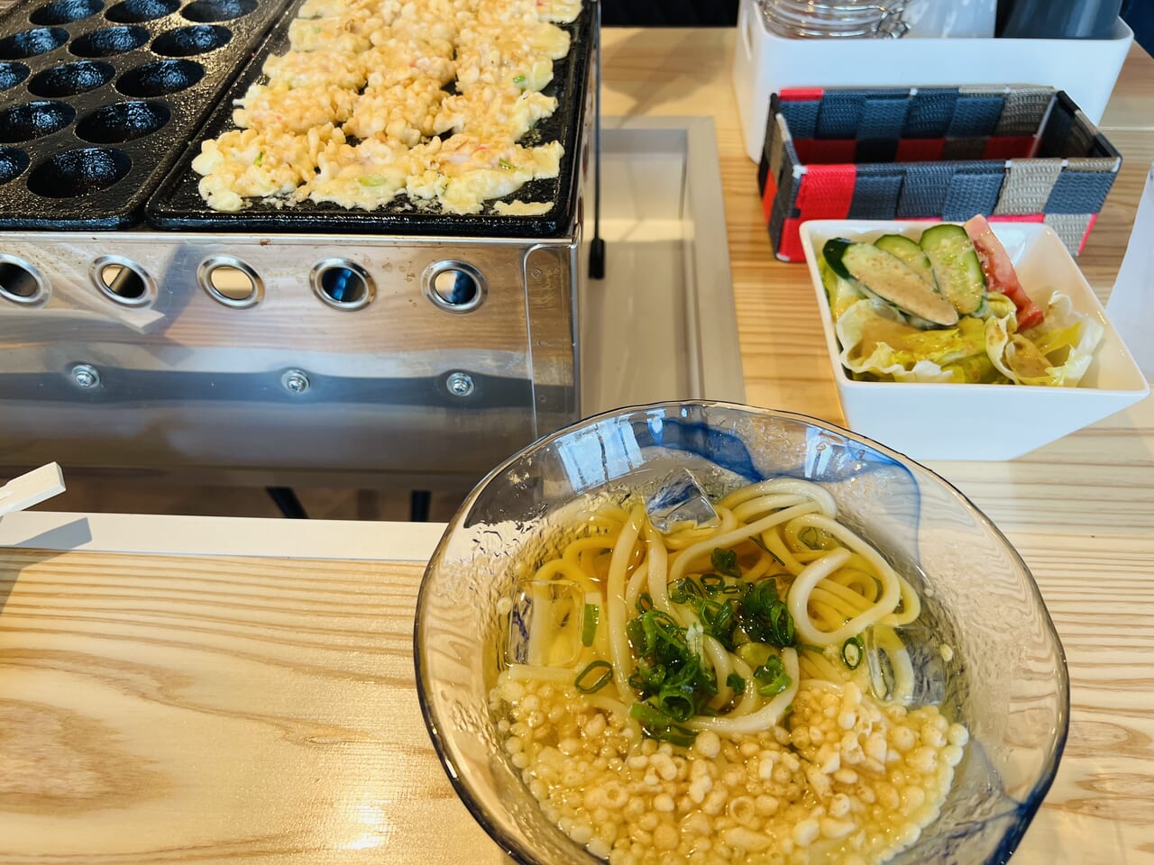 2024年6月24日にオープンしたセルフ式たこ焼き屋「puLpu（プルプ）」のたこ焼き