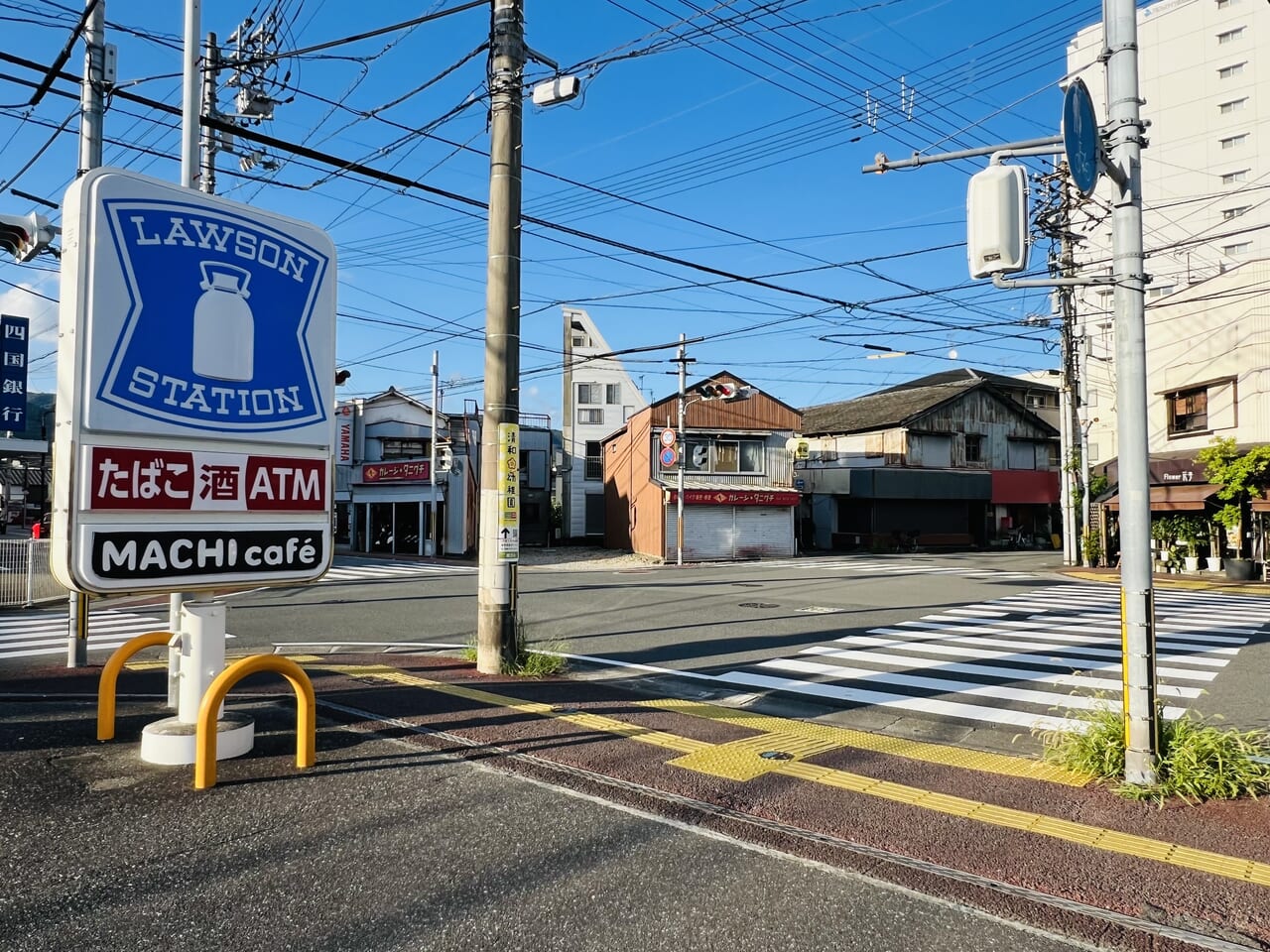 2024年8月24日に四万十市から高知市八反町に移転オープンした「麺処Monk」の周辺の様子