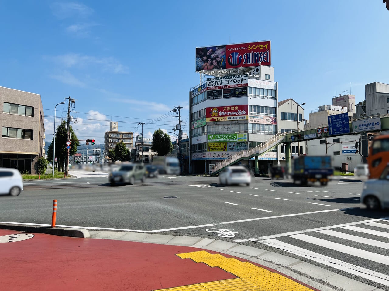 2024年8月31日に閉店した高知市知寄町の「コーヒーショップ下知」の周辺の様子