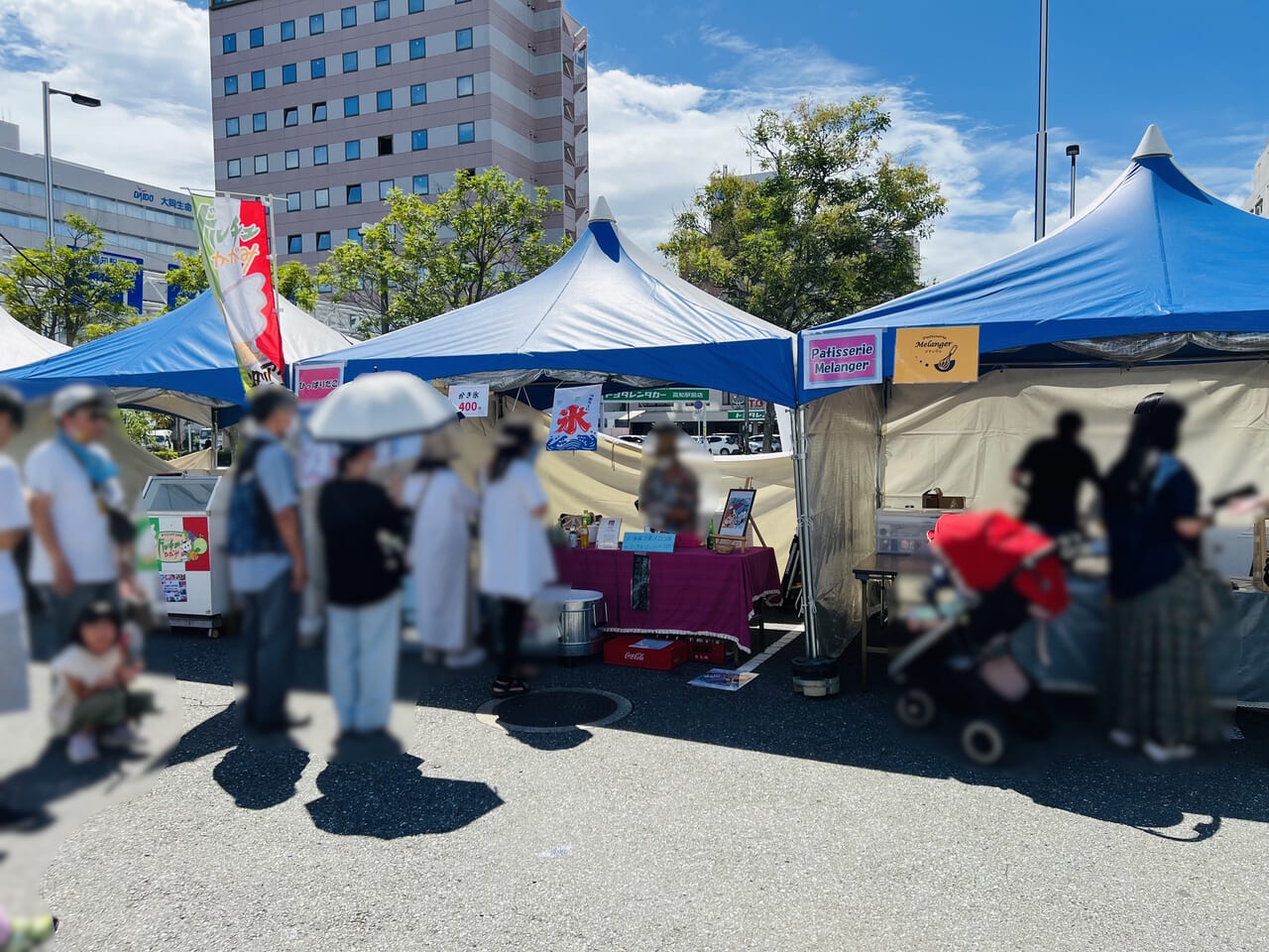 こうち旅広場で開催されている「たびひろクールスイーツ＆パンフェス」の様子（2024年9月14日）