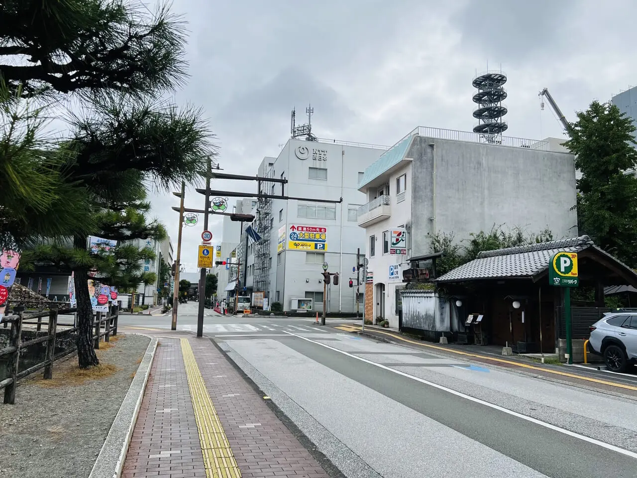 2024年12月22日に閉店する本町の「豆腐と湯葉 土佐文化の店 大名」の周辺の様子