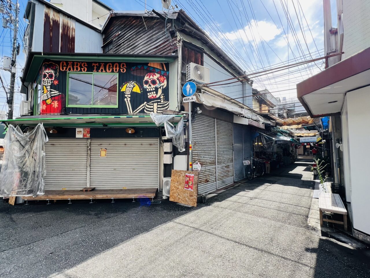 高知市はりまや町の魚の棚商店街の様子