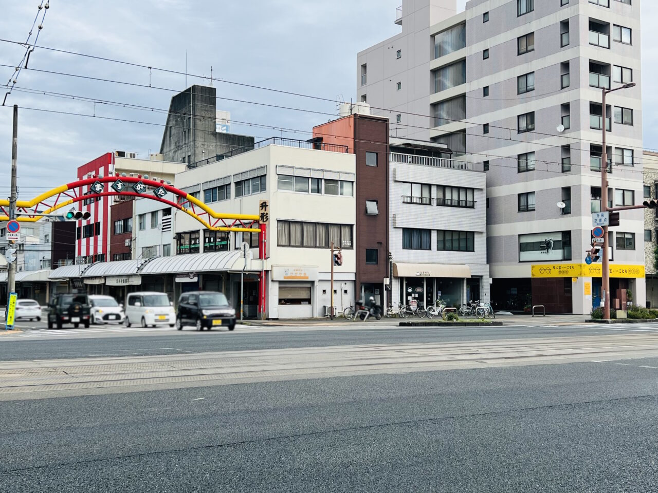 2024年9月20日に高知市本町から升形に移転オープンした「孝心堂withこども眼鏡院」の外観