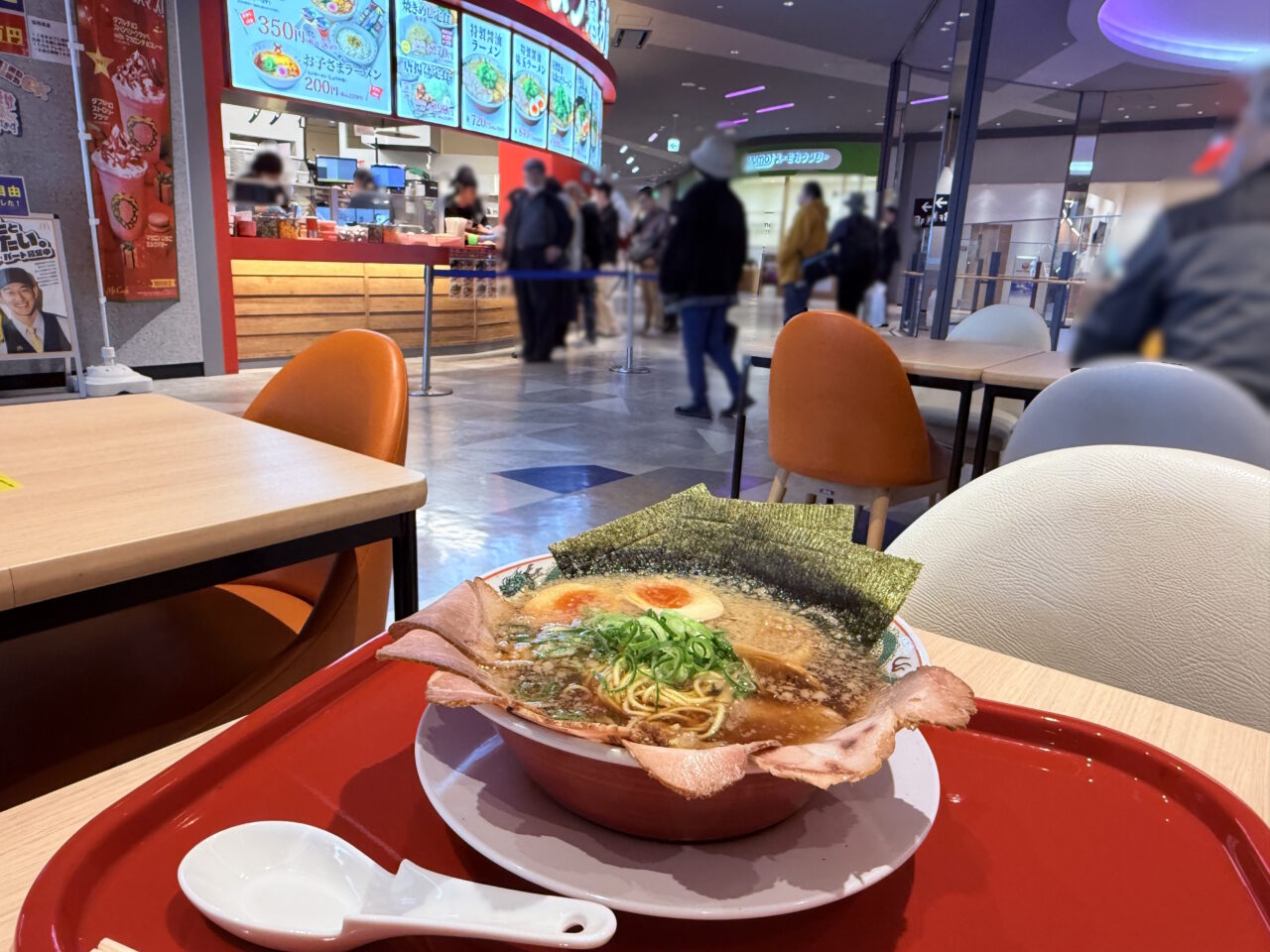 2024年12月20日にイオンモール高知にオープンした「ラーメン魁力屋」のラーメン