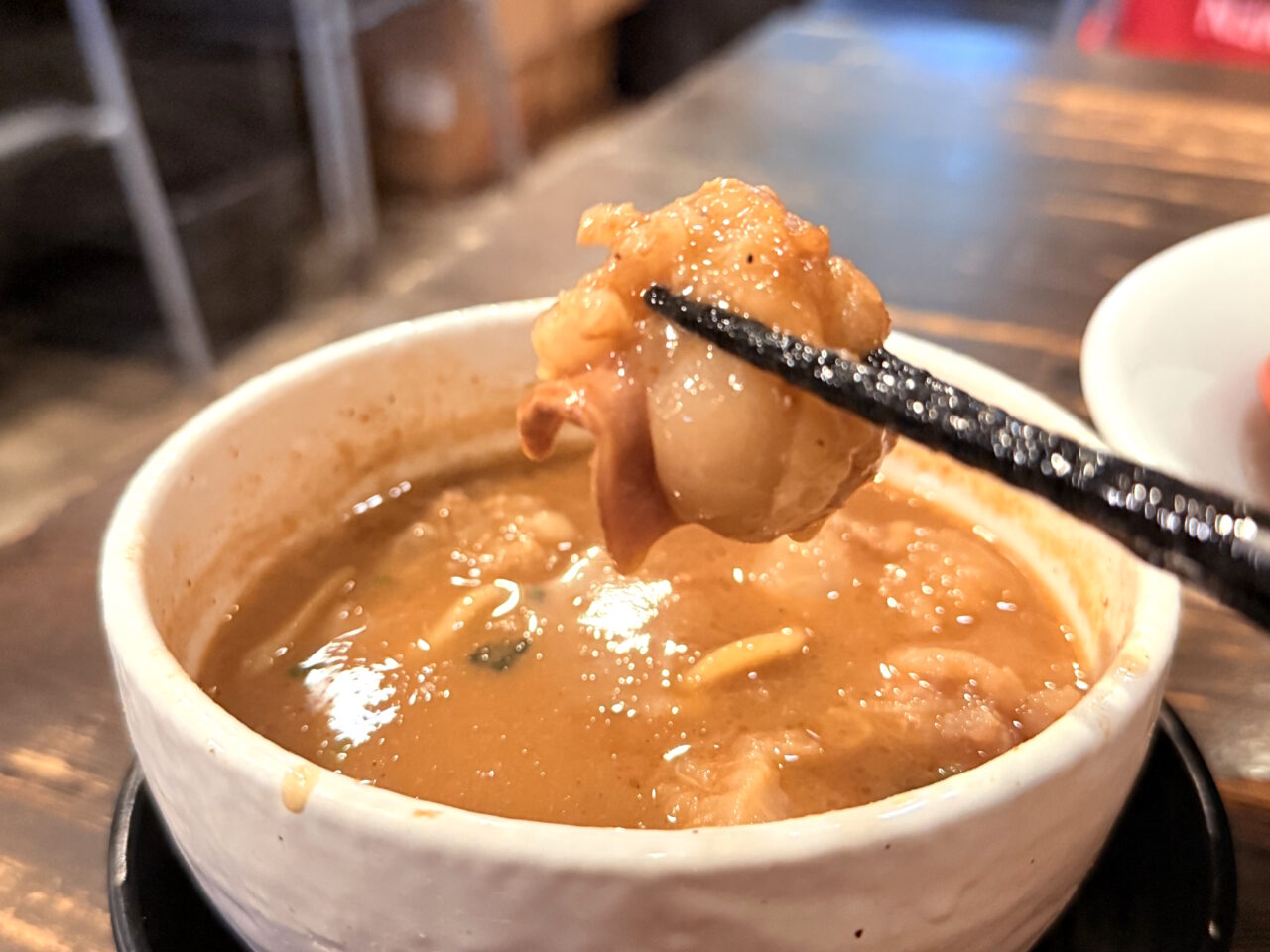 高知市帯屋町にある「製麺処 蔵木 本店」人気No,1メニュー「牛モツつけ麺」