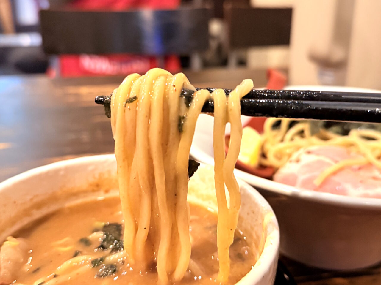 高知市帯屋町にある「製麺処 蔵木 本店」人気No,1メニュー「牛モツつけ麺」