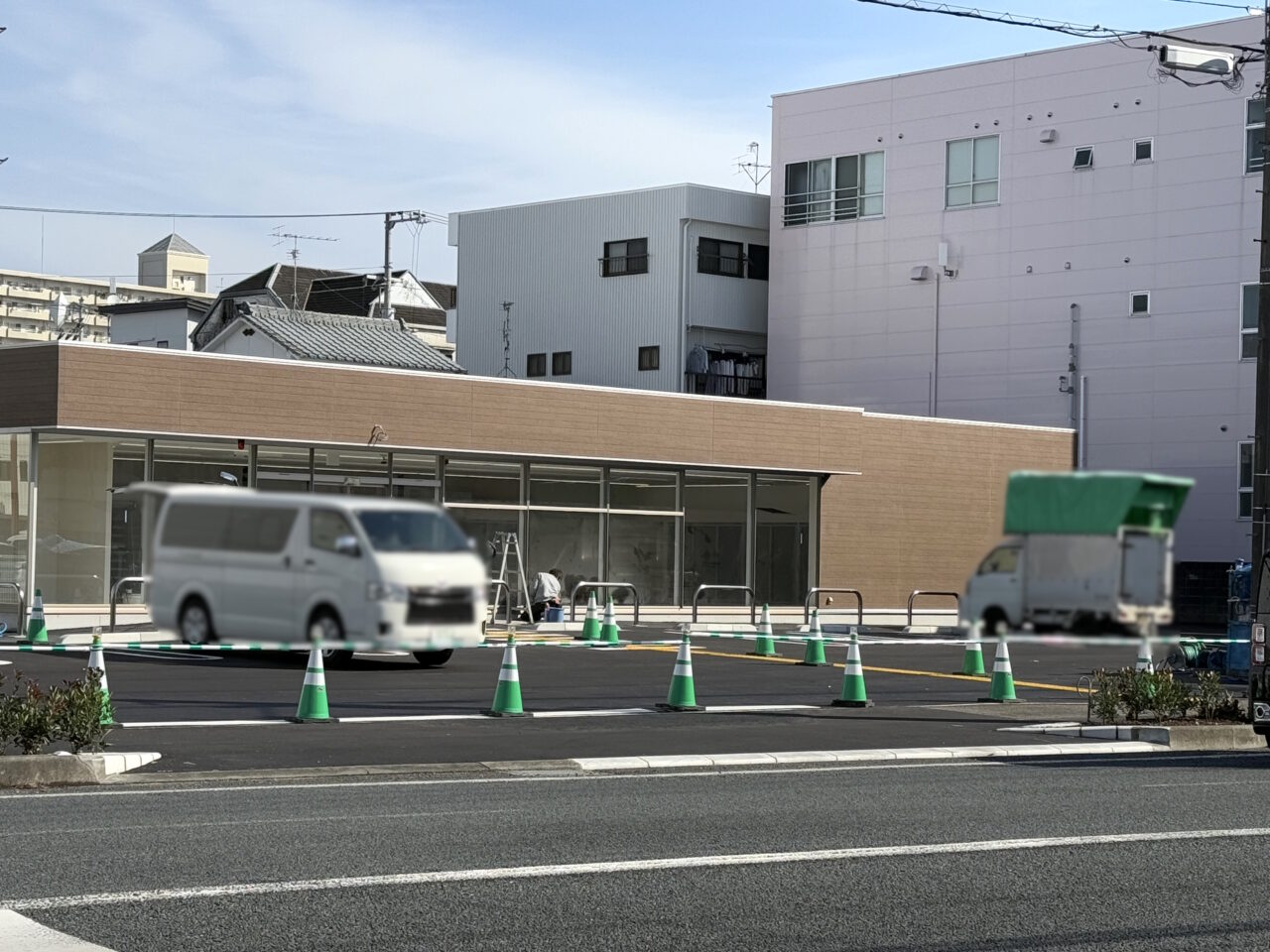 2025年2月19日午前7時に移転オープンする新しい「ファミリーマート 高知稲荷町店」の様子