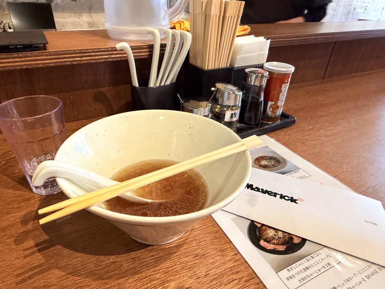 2025年2月16日に大橋通り商店街そばにオープンした「麺 Maverick」のラーメン