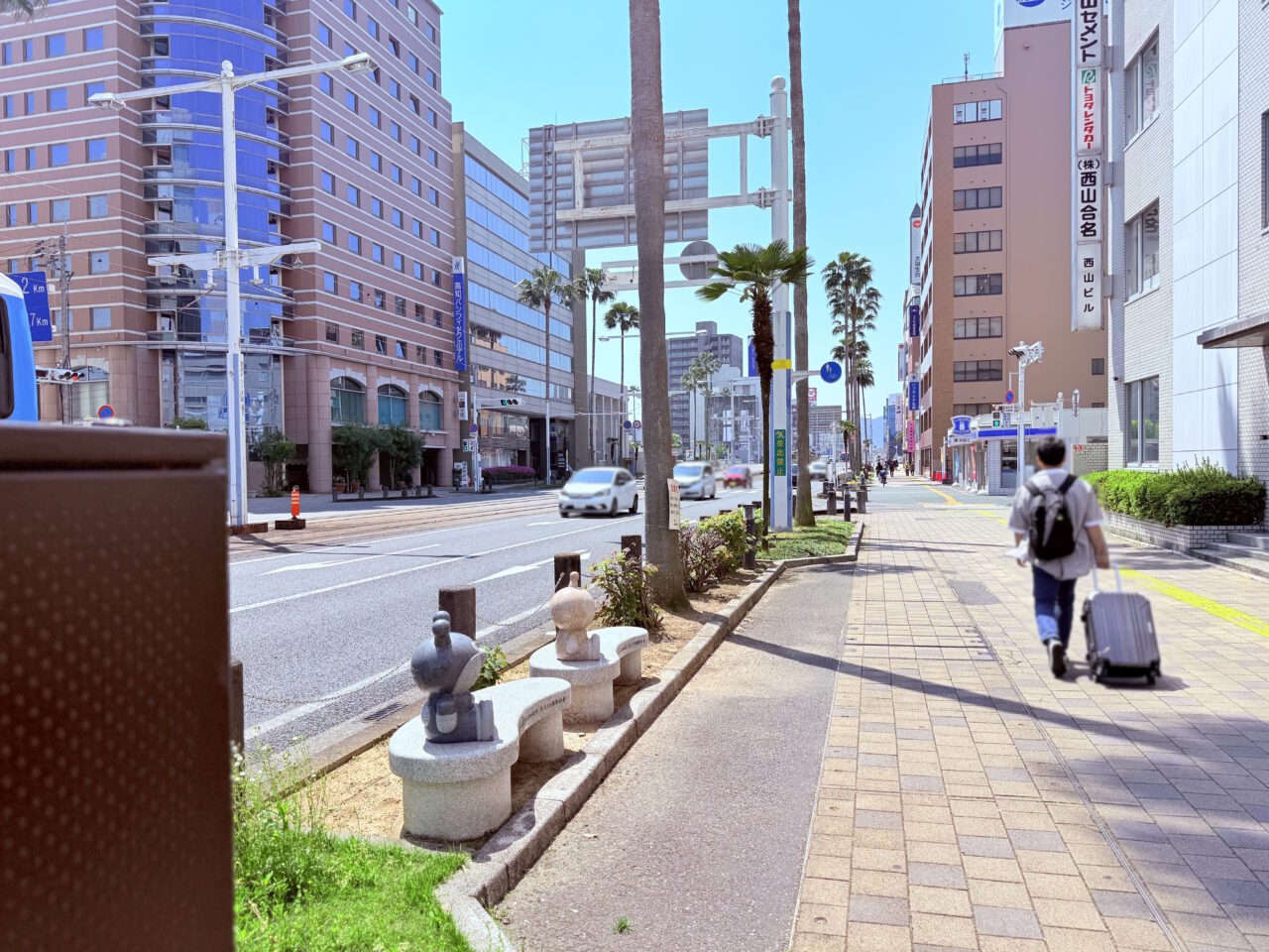 はりまや通りの歩道にあるアンパンマン達の像