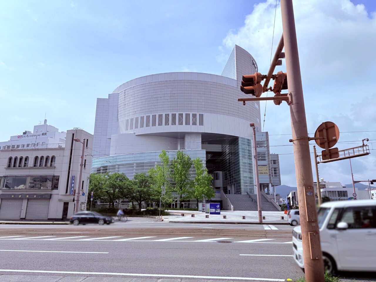 2025年6月1日に「第77回高知市展こどもアートまつり あなたダビンチぼくピカソ」が行われる高知市文化プラザ かるぽーと