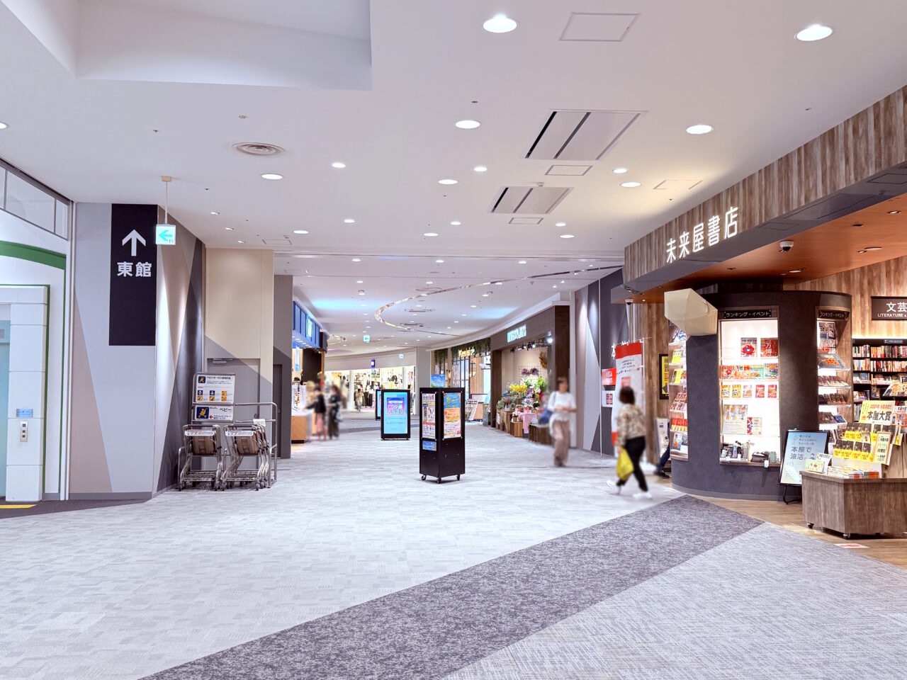 2025年5月12日に閉店したイオンモール高知の「グリーン リーフ カフェ」の周辺の様子