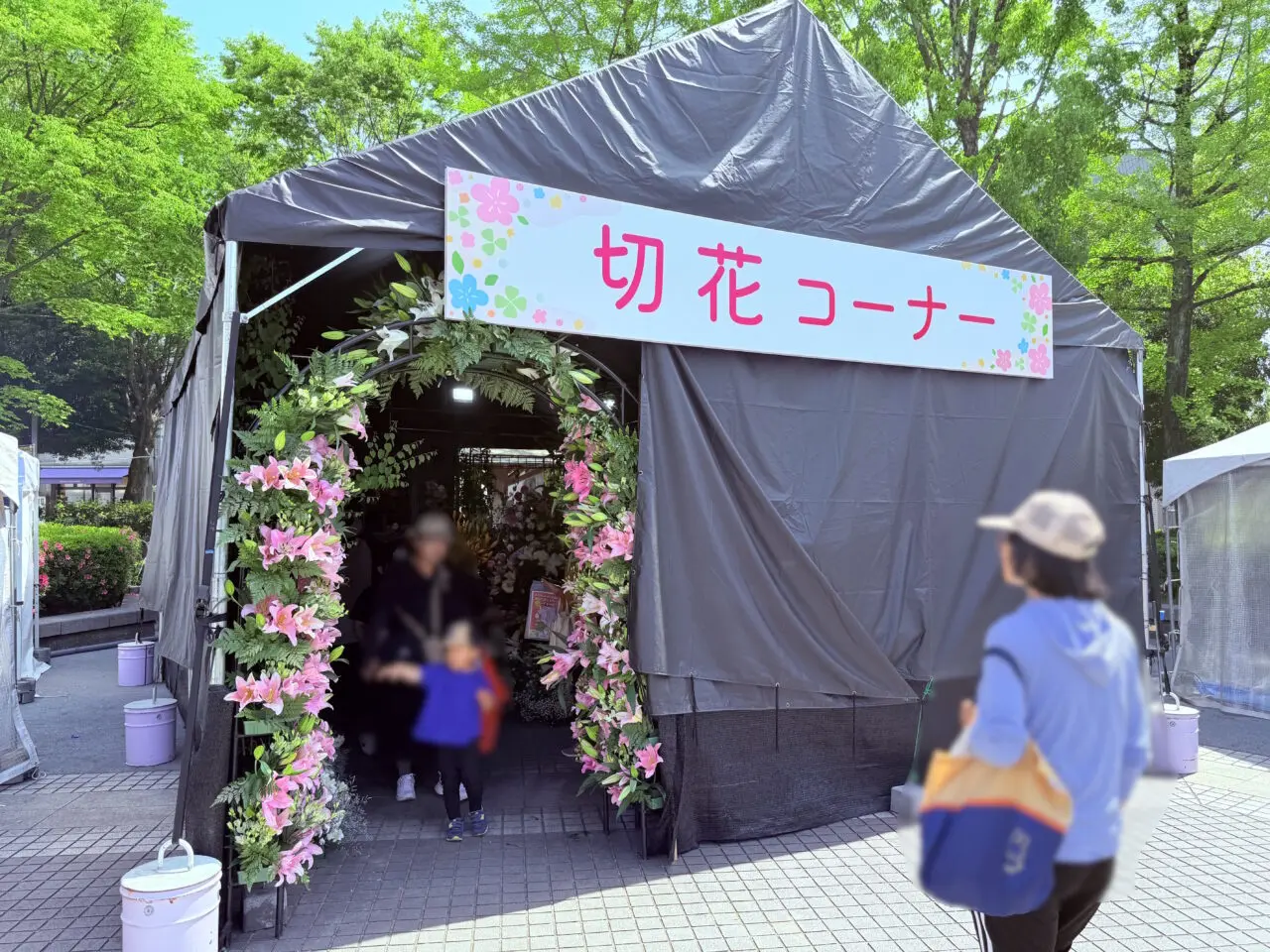 2025年5月3日～5日の間、東洋電化中央公園で開催されている「こうち春花まつり」の様子