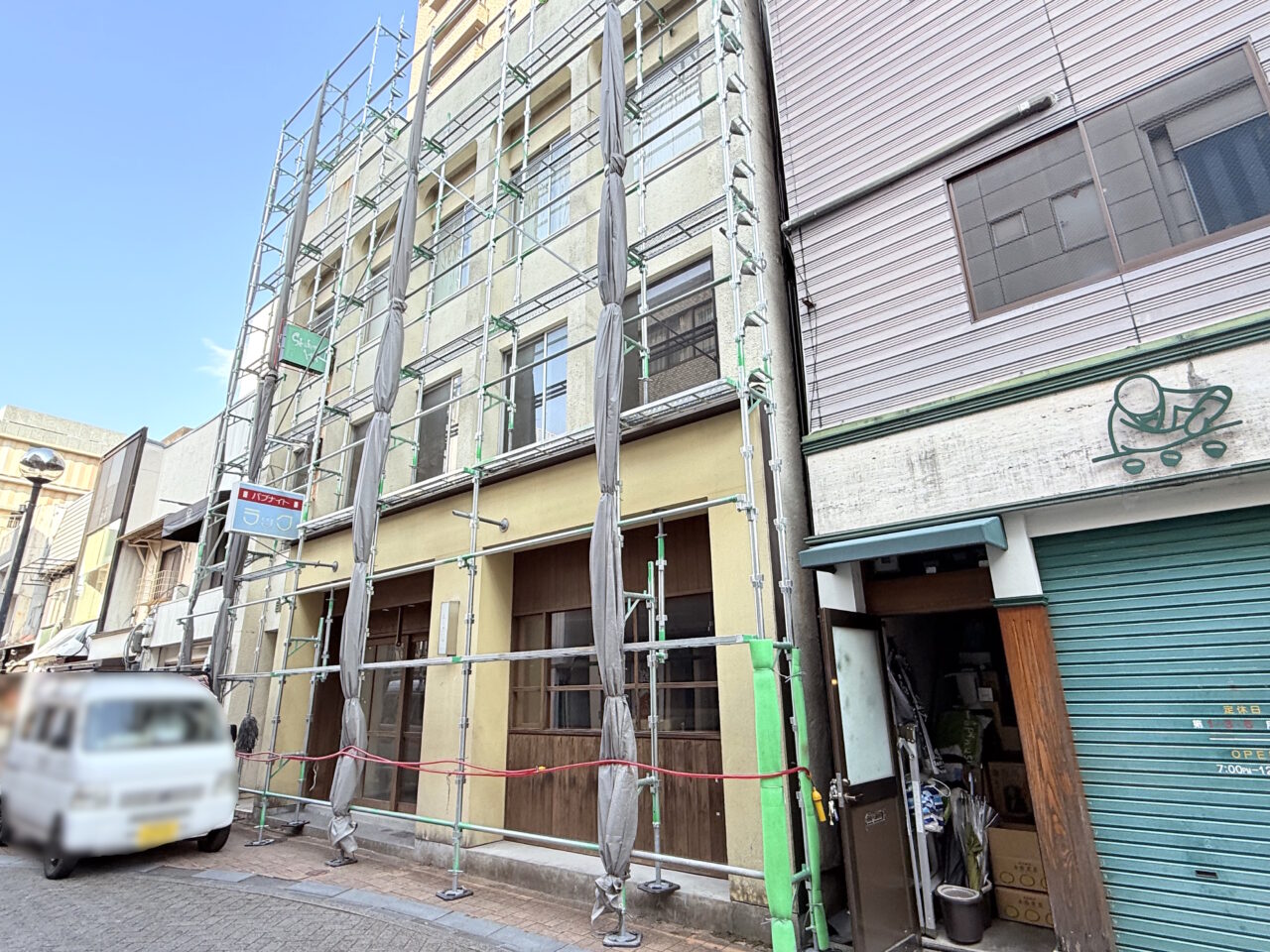 2025年5月17日に柳町商店街にオープン予定の「産直酒場ひとま」の様子