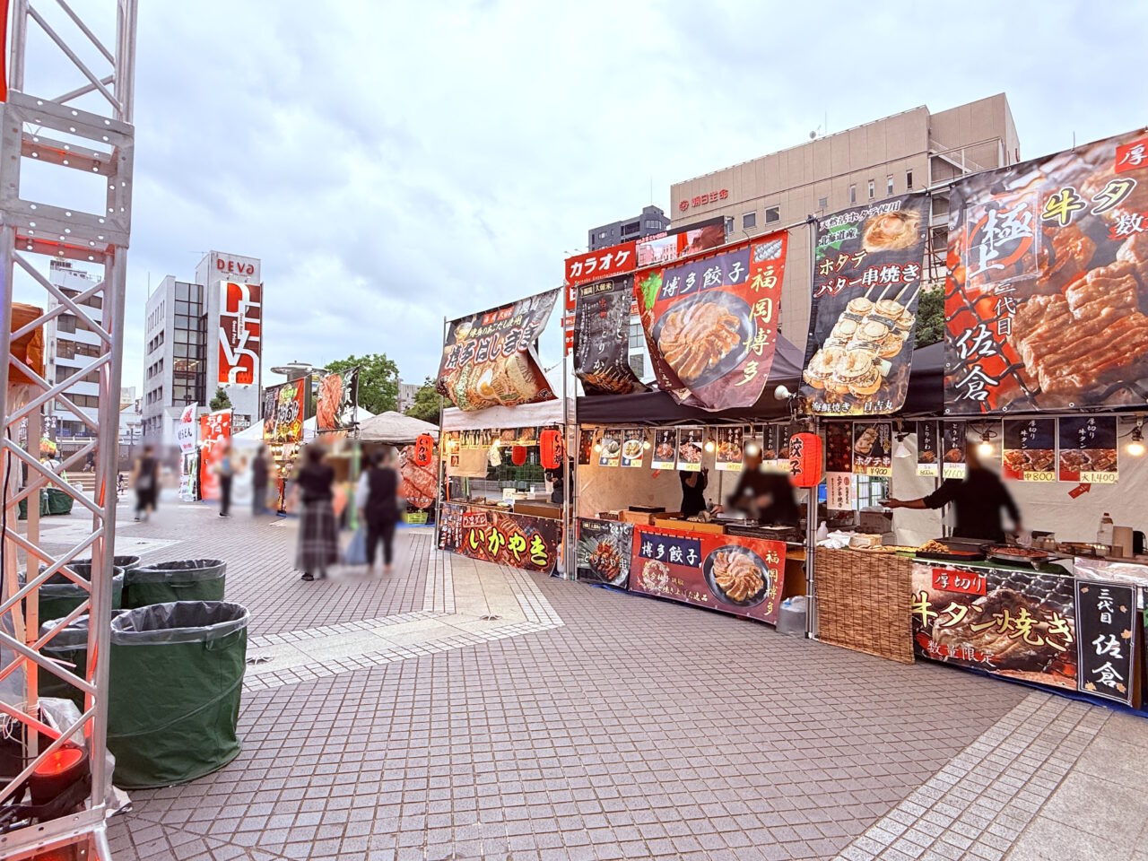 東洋電化中央公園で行われている「九州屋台飯パーク」の様子（2025年5月23日）