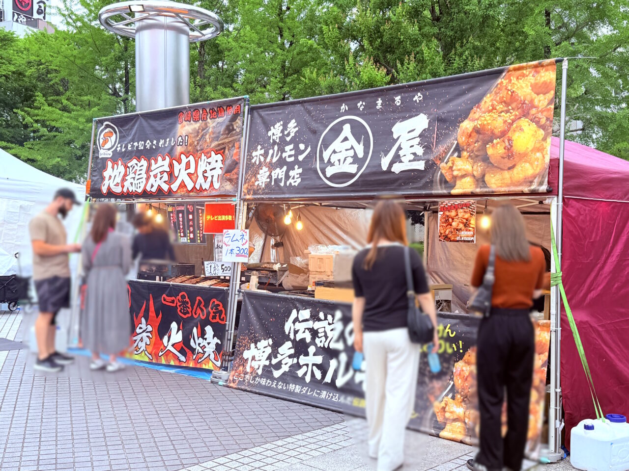 東洋電化中央公園で行われている「九州屋台飯パーク」の様子（2025年5月23日）