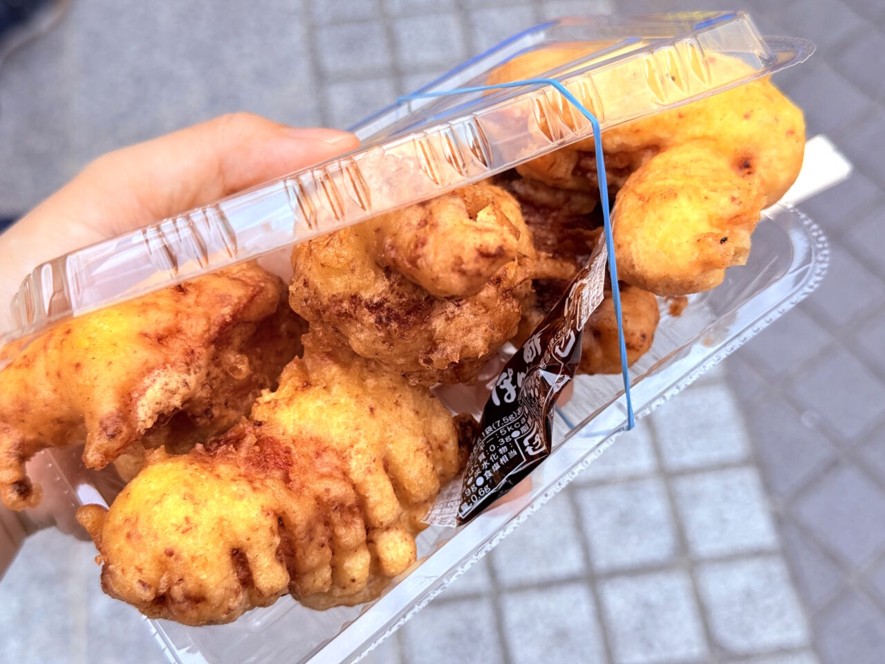 東洋電化中央公園で行われている「九州屋台飯パーク」の様子（2025年5月23日）