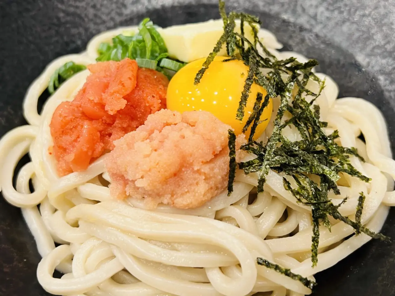 いつの間にか営業を終了した大橋通り商店街の「赤とんぼ」の明太バターうどん
