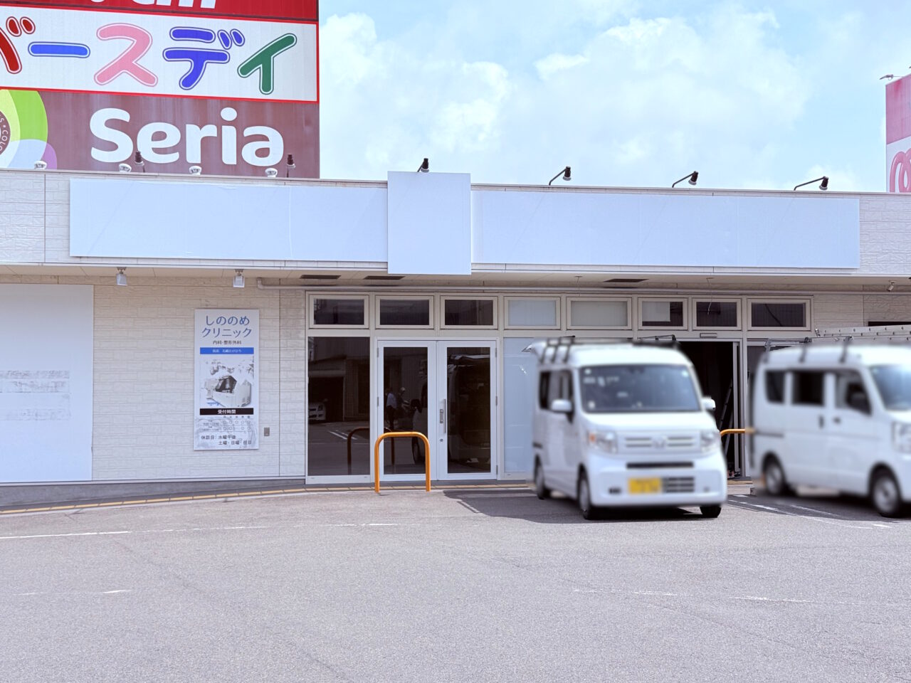 2025年8月19日にドラッグストアmac東雲町店の敷地内にオープンする「メンズ・カーブス 高知東雲」の様子