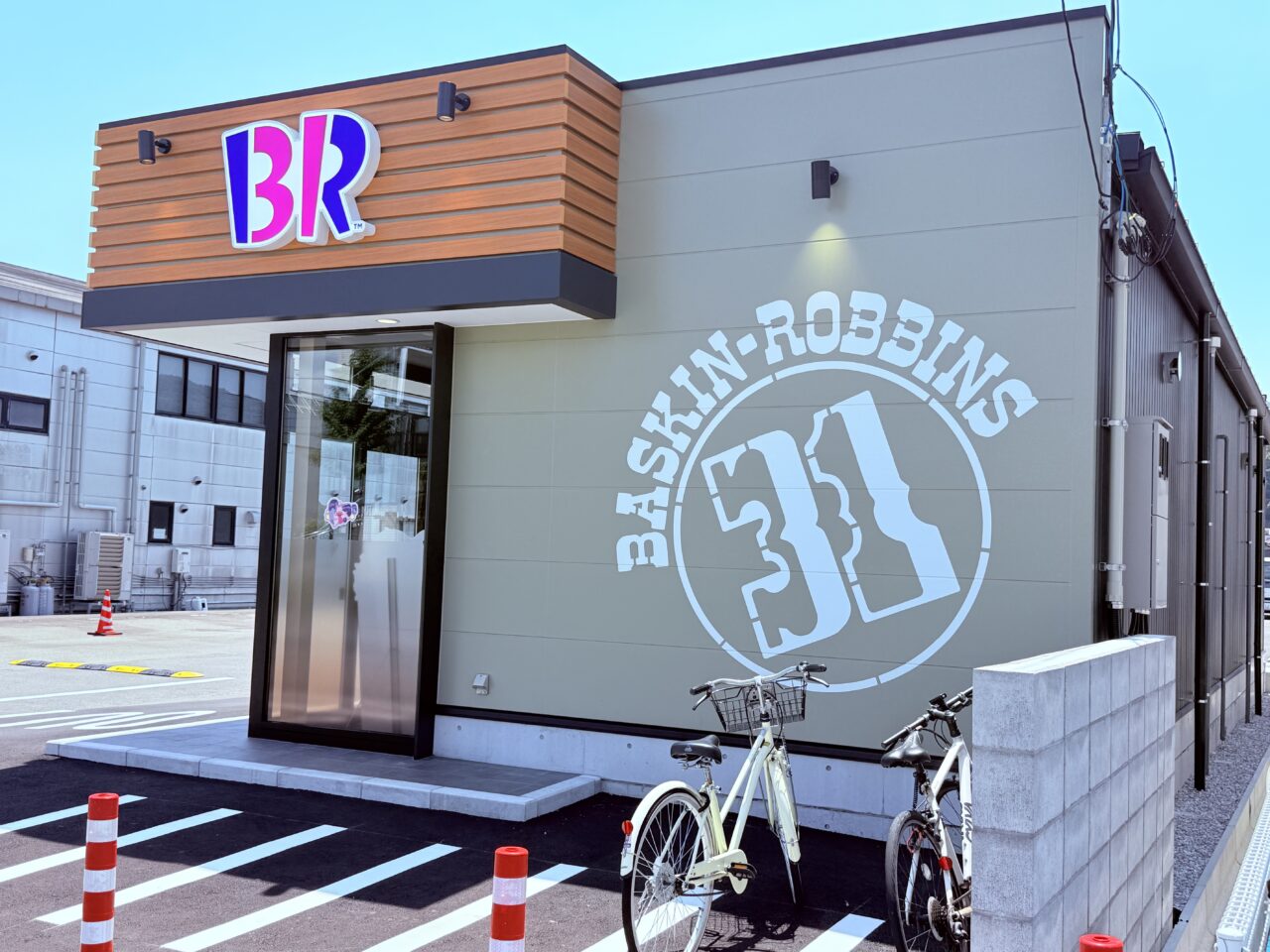 2025年8月7日にリロケーションオープンした「サーティワンアイスクリーム 土佐道路店」
