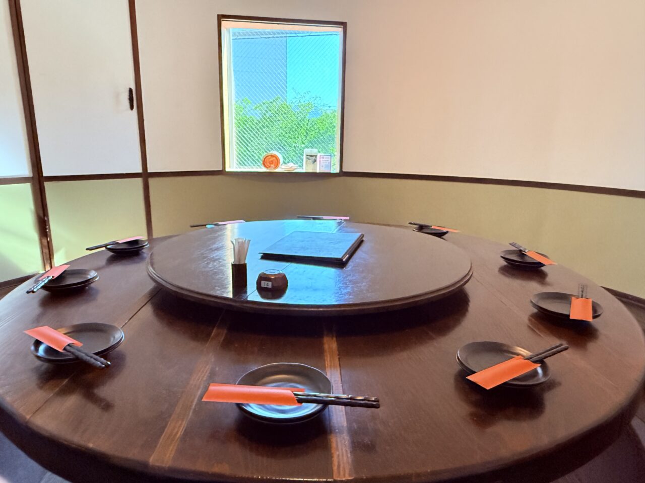 2024年10月16日にオープンした本格中華「香港四季楼 虎嘯（kosho）」の店内の様子