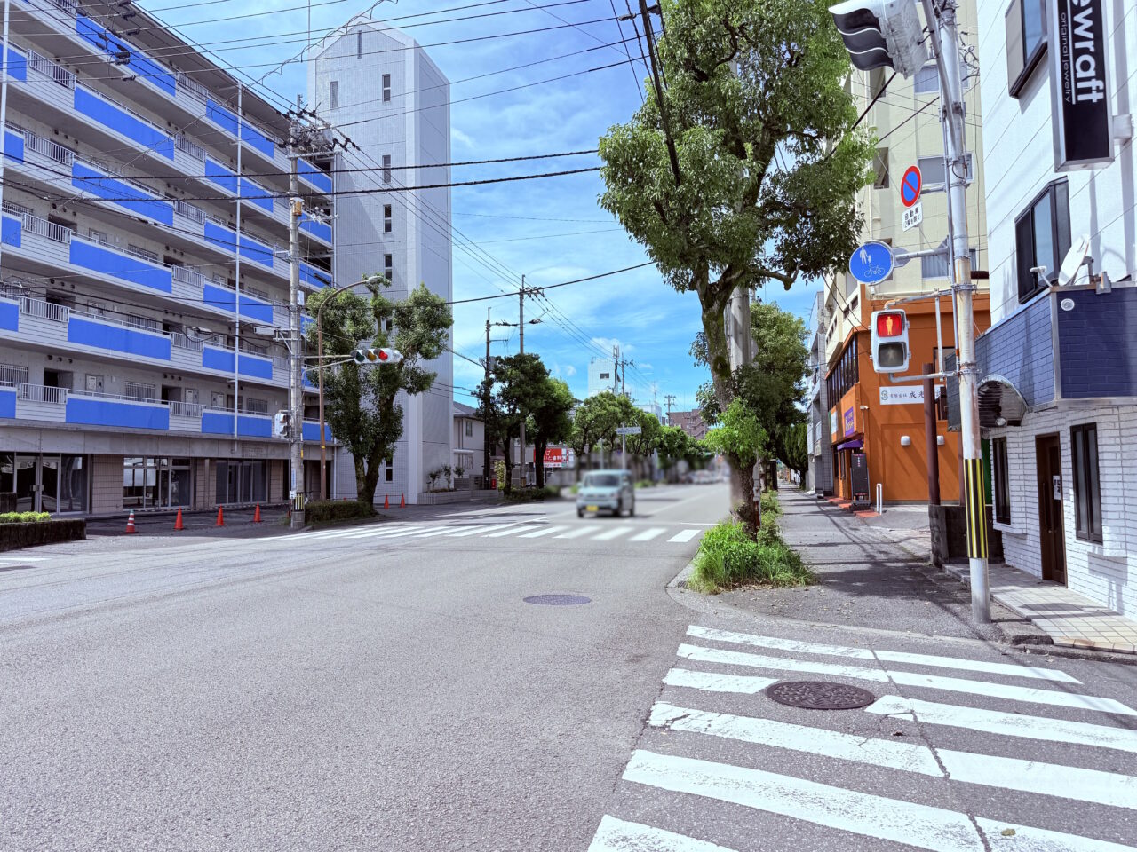 高知市塩田町のかき氷カフェ「八家企画」の周辺の様子（2025年9月上旬撮影）