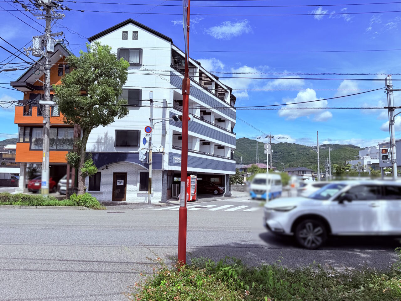 高知市塩田町のかき氷屋「八家企画」の外観（2025年9月上旬撮影）