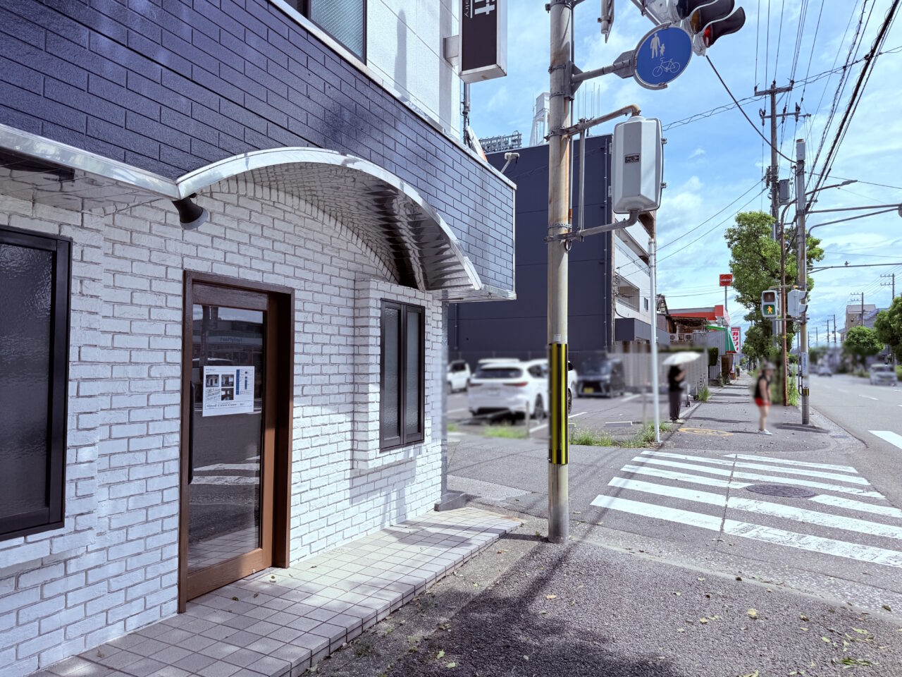 高知市塩田町のかき氷カフェ「八家企画」の外観（2025年9月上旬撮影）