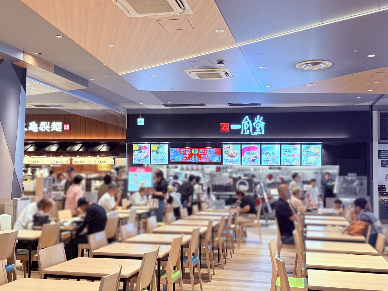 イオンモール高知フードコートにリニューアルオープンした一風堂の店舗外観