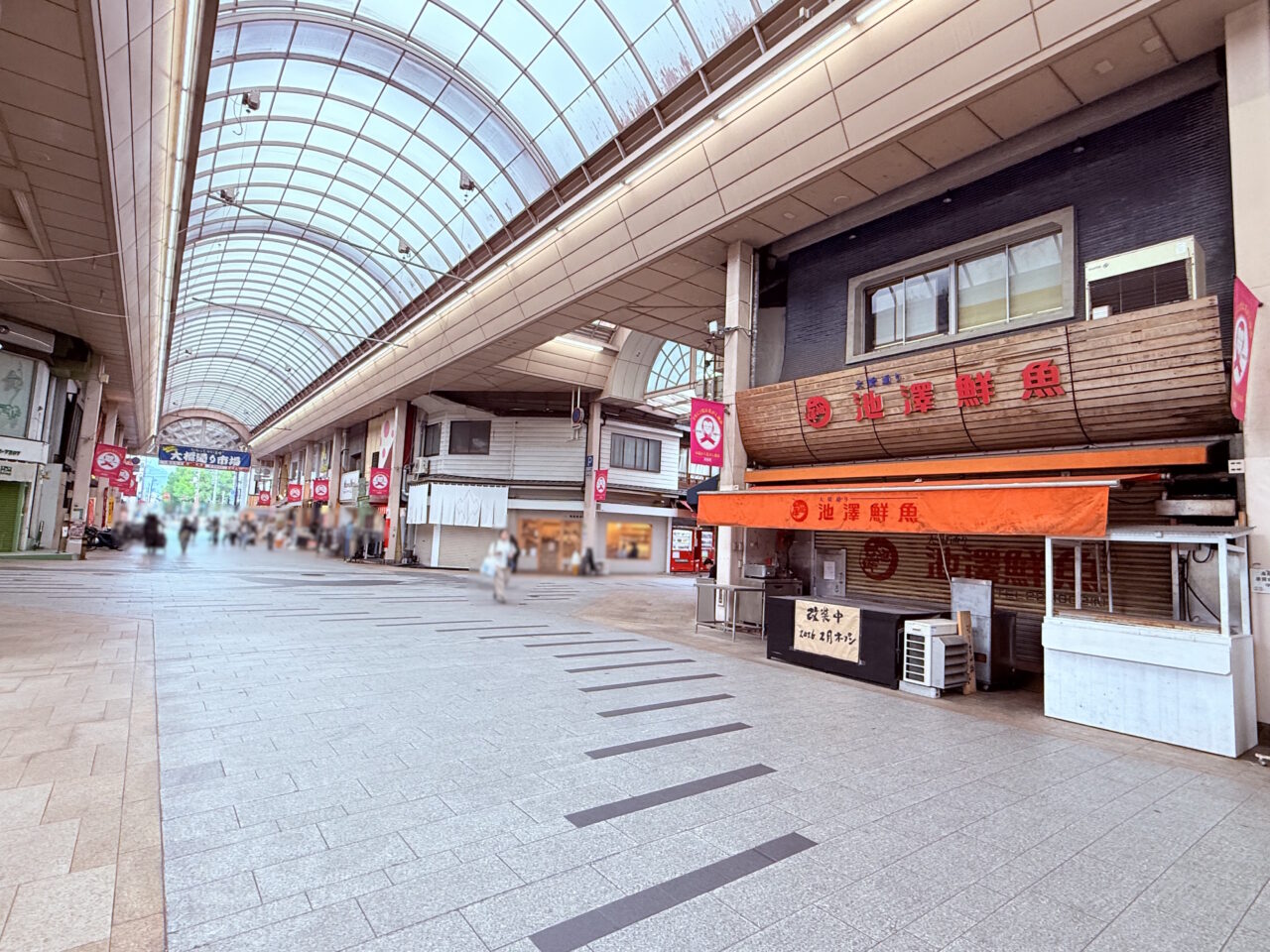 2026年2月にリニューアルオープン予定の大橋通り商店街の「池澤鮮魚」の様子