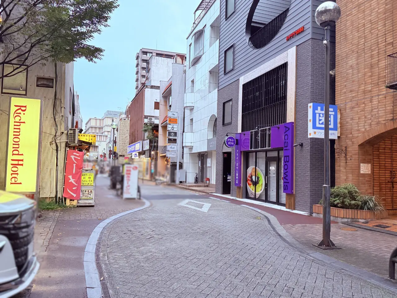 2025年11月1日に柳町商店街にオープン予定のアサイーボウル専門店「アネラボウルズ 高知」の外観