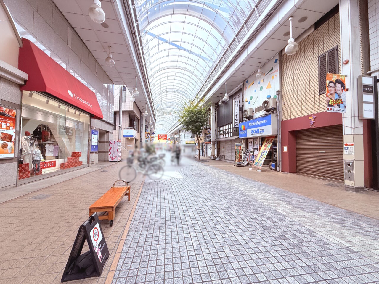 2025年9月30日に閉店した帯屋町商店街の「芋ぴっぴ。高知店」の周辺の様子