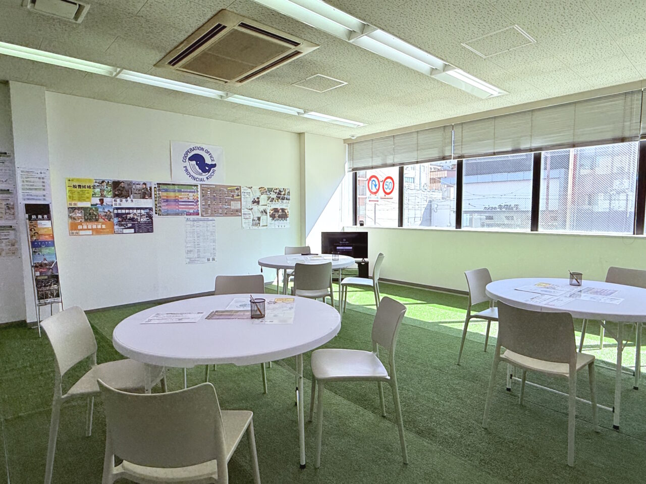 期間限定でオープンした「高知地方協力本部plus」の館内の様子