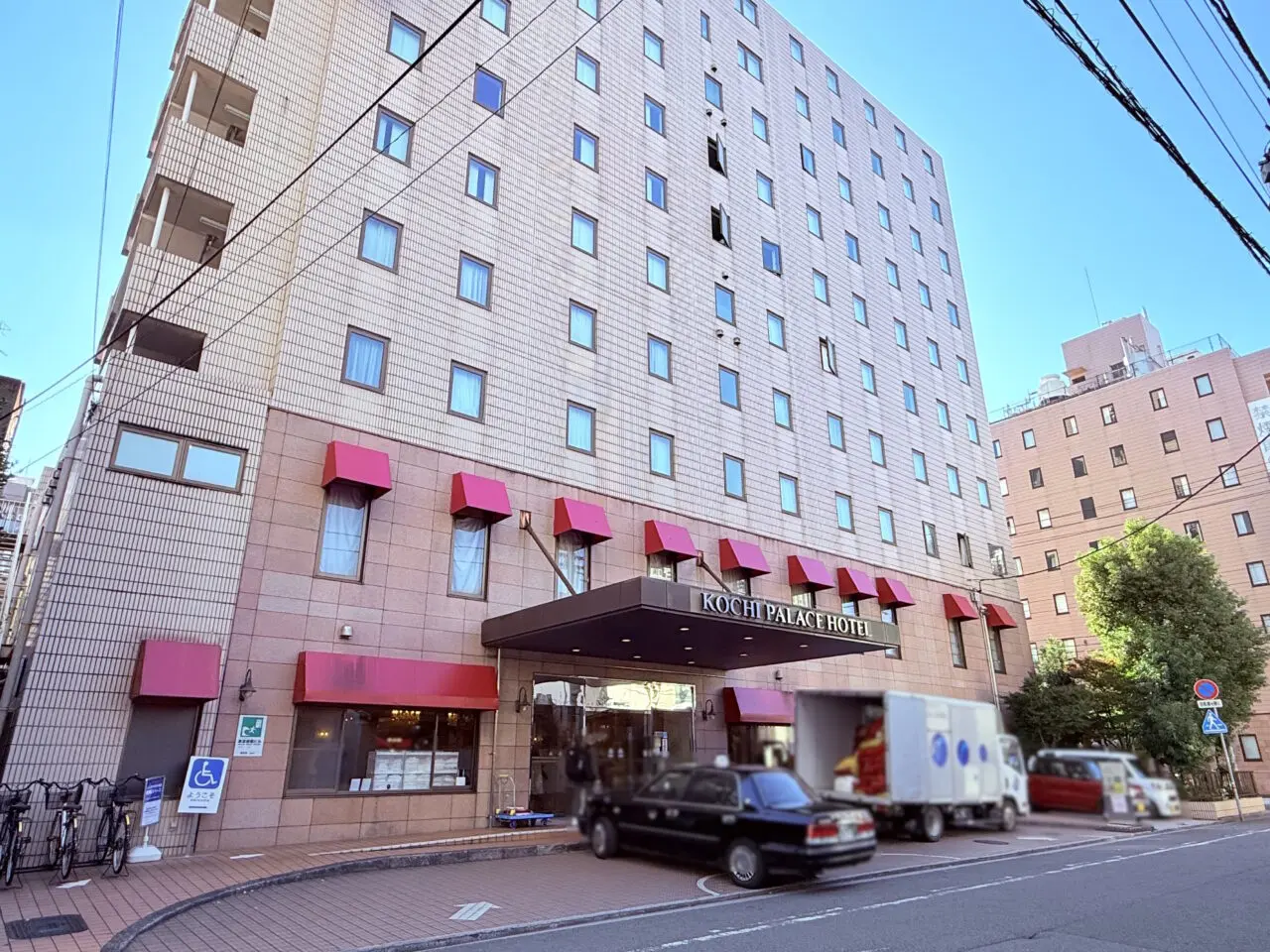 2026年3月にアパホテルにリブランドオープンする予定の「高知パレスホテル」