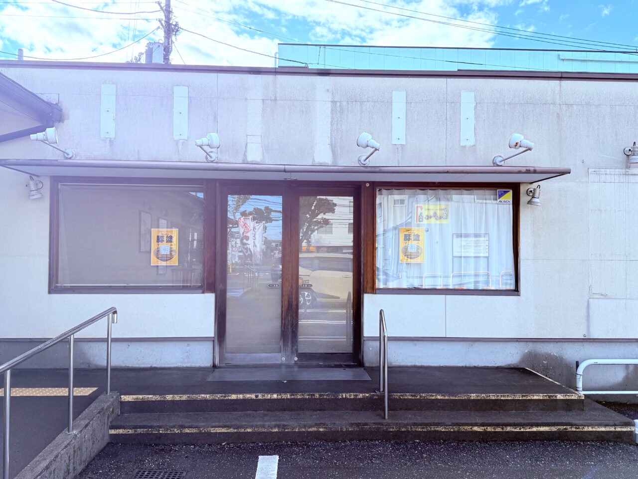 2025年11月下旬にラーメン屋「豚塗（ぶたまぶし）」の様子（2025年11月9日撮影）