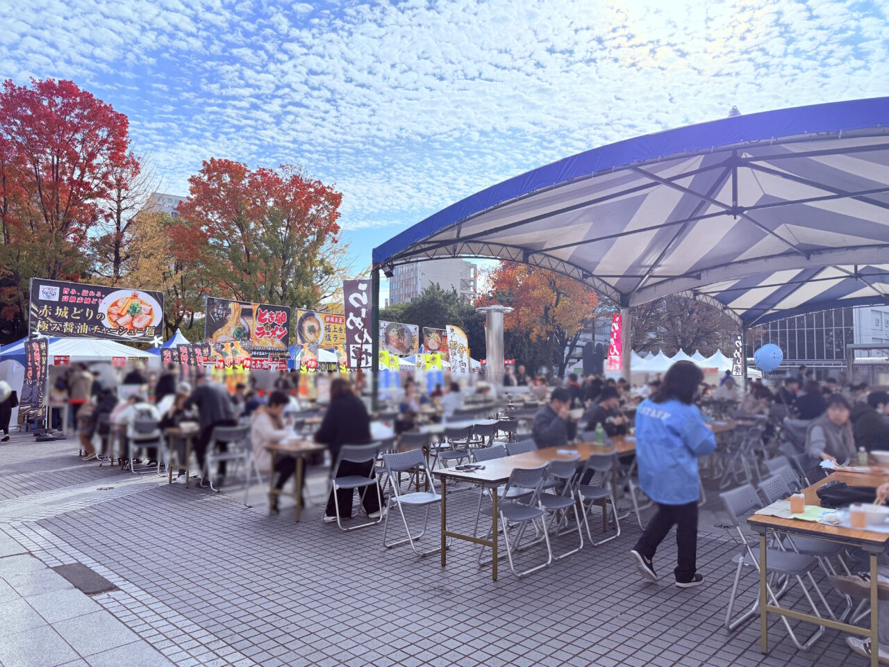 東洋電化中央公園で開催された「第3回 こうちラーメン博」の様子(2025年11月21日撮影)