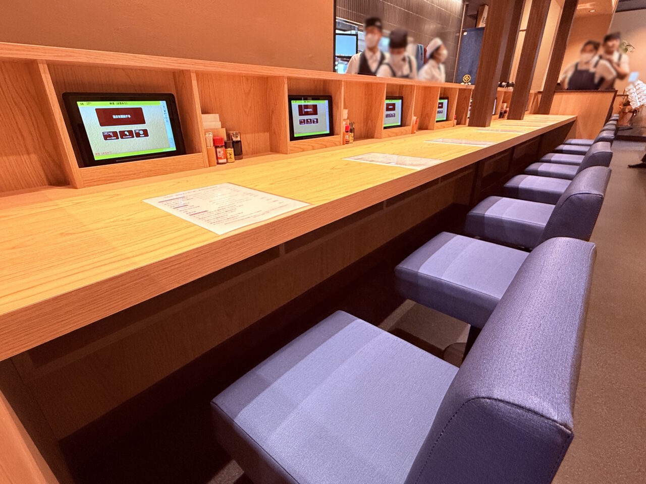 高知県初出店の「てんや高知インター店」の店内の様子