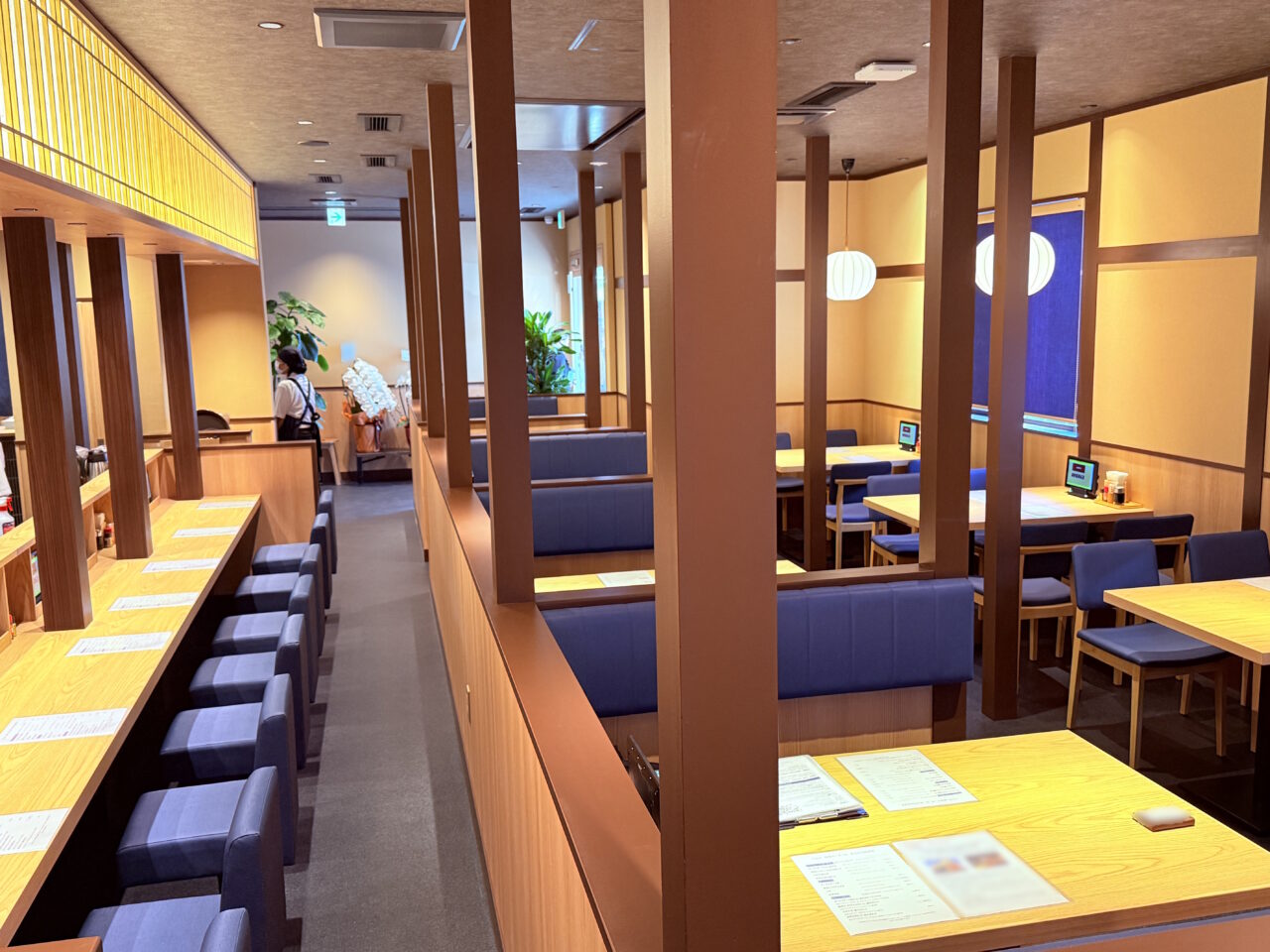 高知県初出店の「てんや高知インター店」の店内の様子